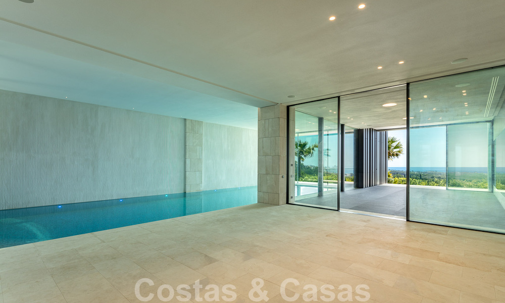 Nueva, moderna y majestuosa villa en venta con vistas panorámicas en un resort de golf de cinco estrellas en Marbella - Benahavis 52378