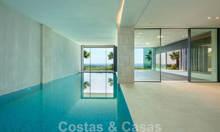 Nueva, moderna y majestuosa villa en venta con vistas panorámicas en un resort de golf de cinco estrellas en Marbella - Benahavis 52379 