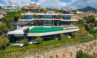 Nueva, moderna y majestuosa villa en venta con vistas panorámicas en un resort de golf de cinco estrellas en Marbella - Benahavis 52383 