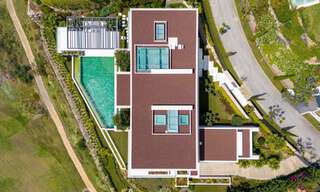 Nueva, moderna y majestuosa villa en venta con vistas panorámicas en un resort de golf de cinco estrellas en Marbella - Benahavis 52384 