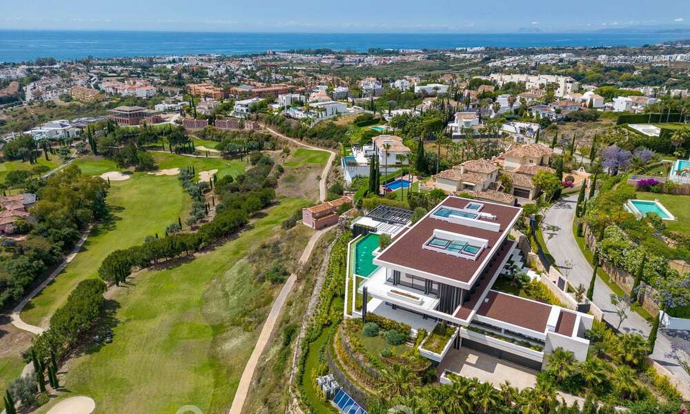 Nueva, moderna y majestuosa villa en venta con vistas panorámicas en un resort de golf de cinco estrellas en Marbella - Benahavis 52385