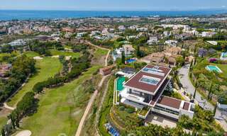 Nueva, moderna y majestuosa villa en venta con vistas panorámicas en un resort de golf de cinco estrellas en Marbella - Benahavis 52385 