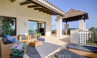 Impresionante ático contemporáneo en venta con vistas panorámicas al mar en el exclusivo Benahavis - Marbella 38571 