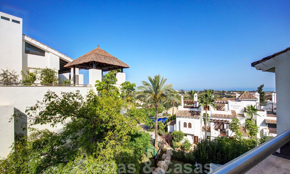 Impresionante ático contemporáneo en venta con vistas panorámicas al mar en el exclusivo Benahavis - Marbella 38580