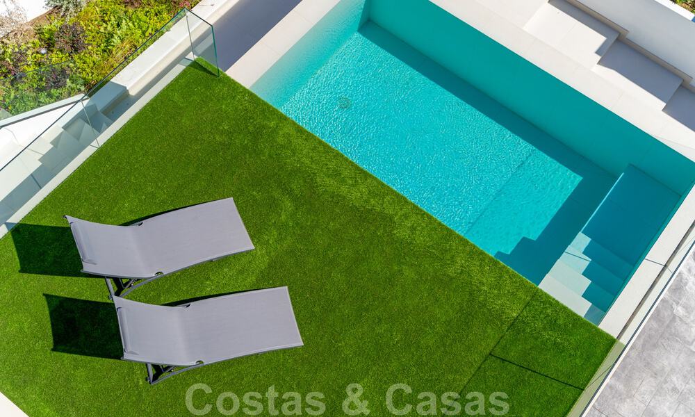 Se vende villa moderna, nueva, lista para entrar a vivir en la Nueva Milla de Oro, entre Marbella y Estepona, a un paso de la playa 38607