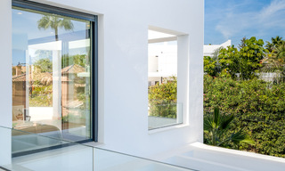 Se vende villa moderna, nueva, lista para entrar a vivir en la Nueva Milla de Oro, entre Marbella y Estepona, a un paso de la playa 38890 