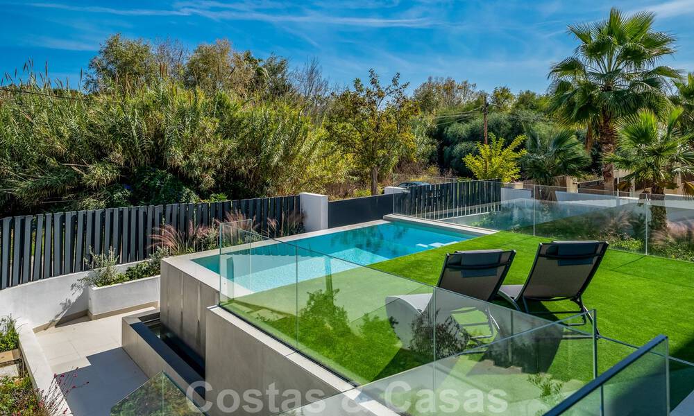 Se vende villa moderna, nueva, lista para entrar a vivir en la Nueva Milla de Oro, entre Marbella y Estepona, a un paso de la playa 38894