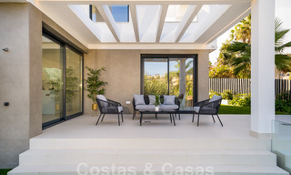 Se vende villa moderna, nueva, lista para entrar a vivir en la Nueva Milla de Oro, entre Marbella y Estepona, a un paso de la playa 38902 