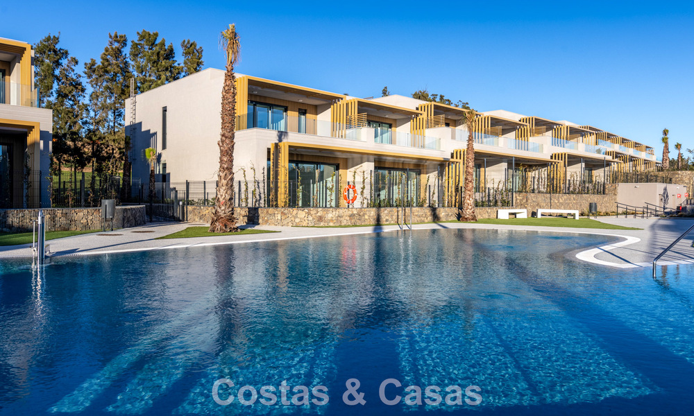 Listo para mudarse, nueva promoción de viviendas de lujo en venta, en primera línea de golf en Mijas, Costa del Sol 805099