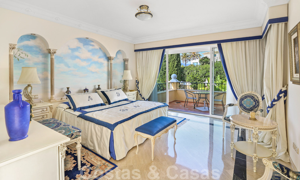 Lujosa villa de estilo clásico español en venta con vistas panorámicas al mar en Benahavis - Marbella 38730