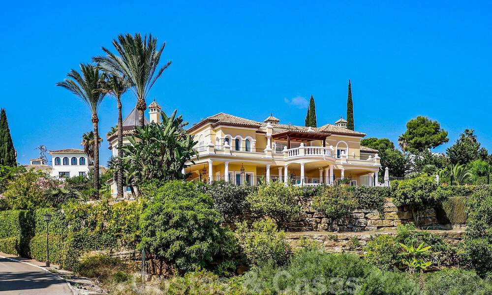 Lujosa villa de estilo clásico español en venta con vistas panorámicas al mar en Benahavis - Marbella 38731