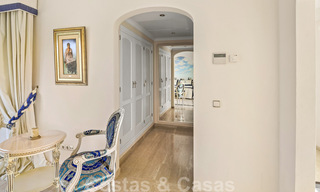 Lujosa villa de estilo clásico español en venta con vistas panorámicas al mar en Benahavis - Marbella 38732 