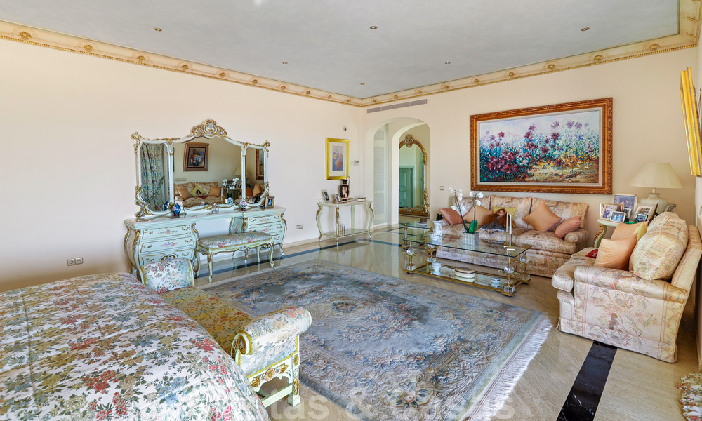 Lujosa villa de estilo clásico español en venta con vistas panorámicas al mar en Benahavis - Marbella 38740