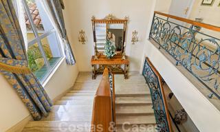 Lujosa villa de estilo clásico español en venta con vistas panorámicas al mar en Benahavis - Marbella 38744 