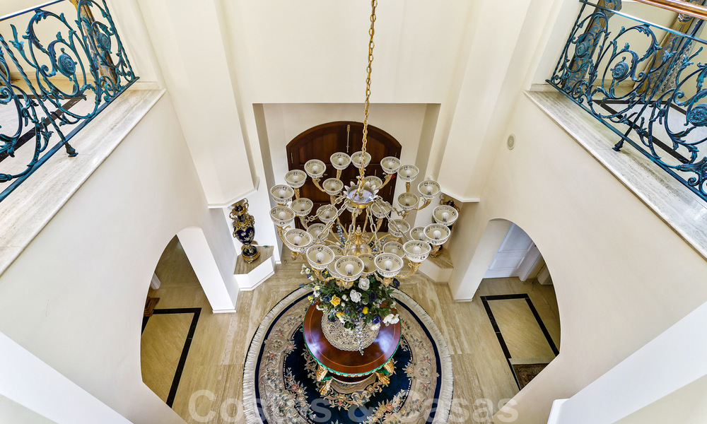 Lujosa villa de estilo clásico español en venta con vistas panorámicas al mar en Benahavis - Marbella 38745