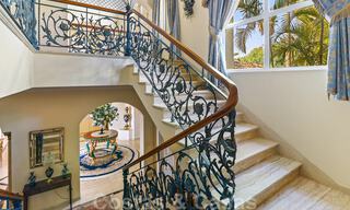 Lujosa villa de estilo clásico español en venta con vistas panorámicas al mar en Benahavis - Marbella 38746 