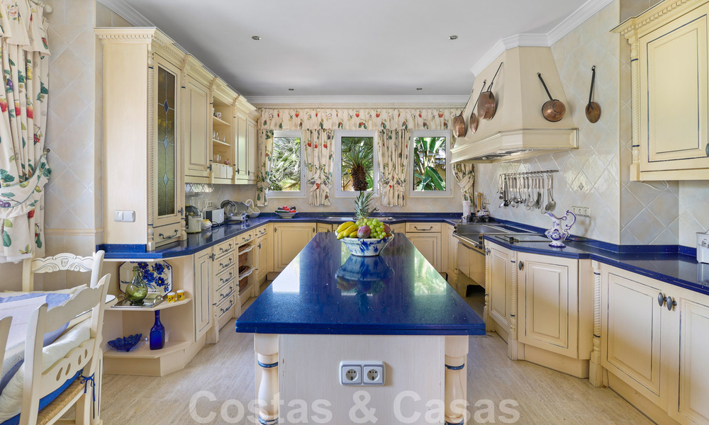 Lujosa villa de estilo clásico español en venta con vistas panorámicas al mar en Benahavis - Marbella 38747