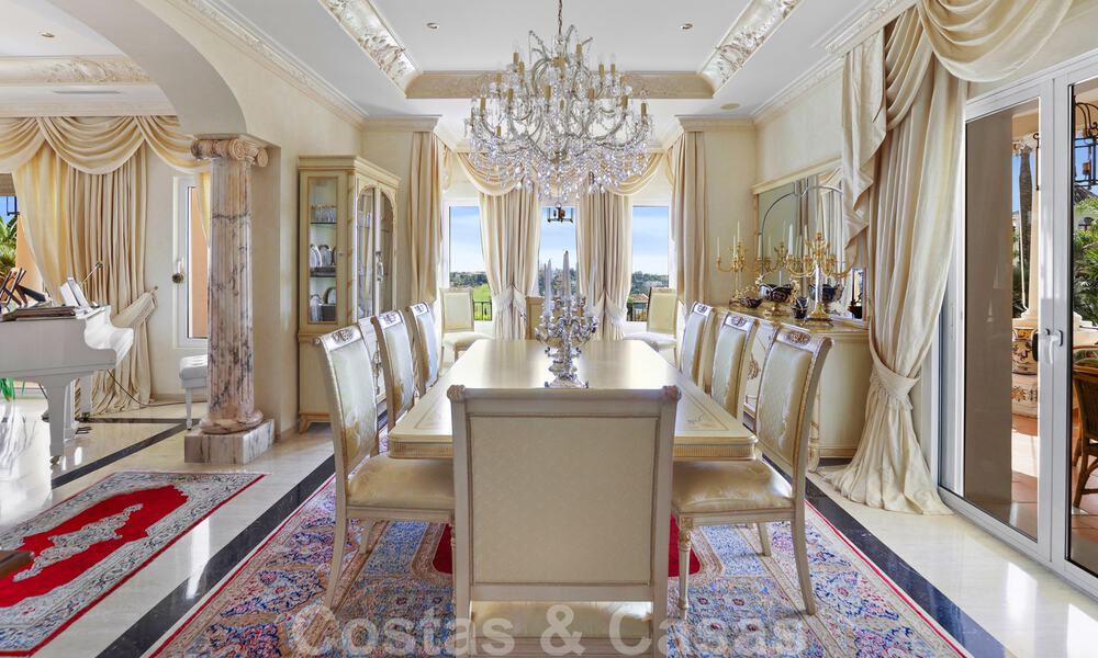 Lujosa villa de estilo clásico español en venta con vistas panorámicas al mar en Benahavis - Marbella 38749