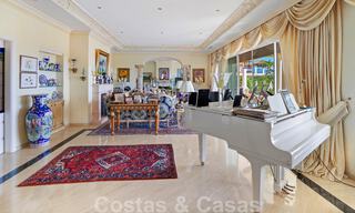 Lujosa villa de estilo clásico español en venta con vistas panorámicas al mar en Benahavis - Marbella 38750 