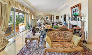 Lujosa villa de estilo clásico español en venta con vistas panorámicas al mar en Benahavis - Marbella 38752 