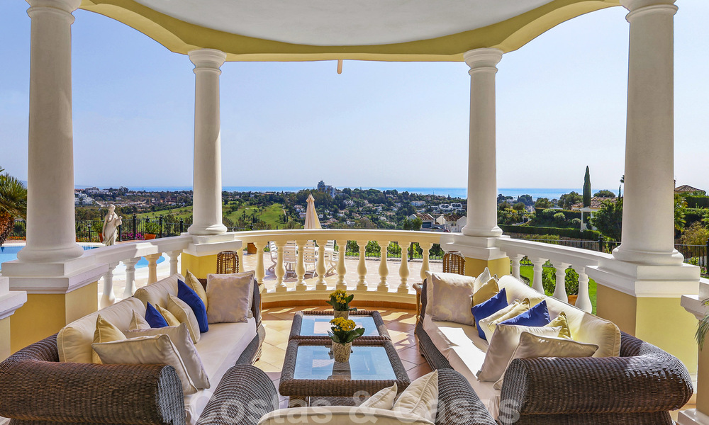 Lujosa villa de estilo clásico español en venta con vistas panorámicas al mar en Benahavis - Marbella 38753