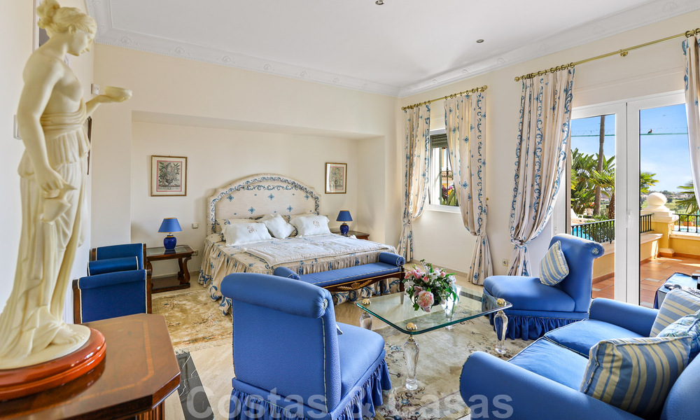 Lujosa villa de estilo clásico español en venta con vistas panorámicas al mar en Benahavis - Marbella 38757