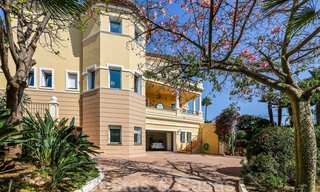 Lujosa villa de estilo clásico español en venta con vistas panorámicas al mar en Benahavis - Marbella 38763 