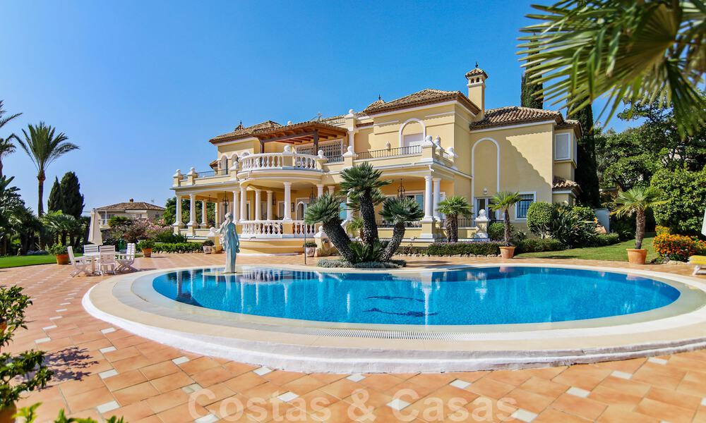 Lujosa villa de estilo clásico español en venta con vistas panorámicas al mar en Benahavis - Marbella 38766