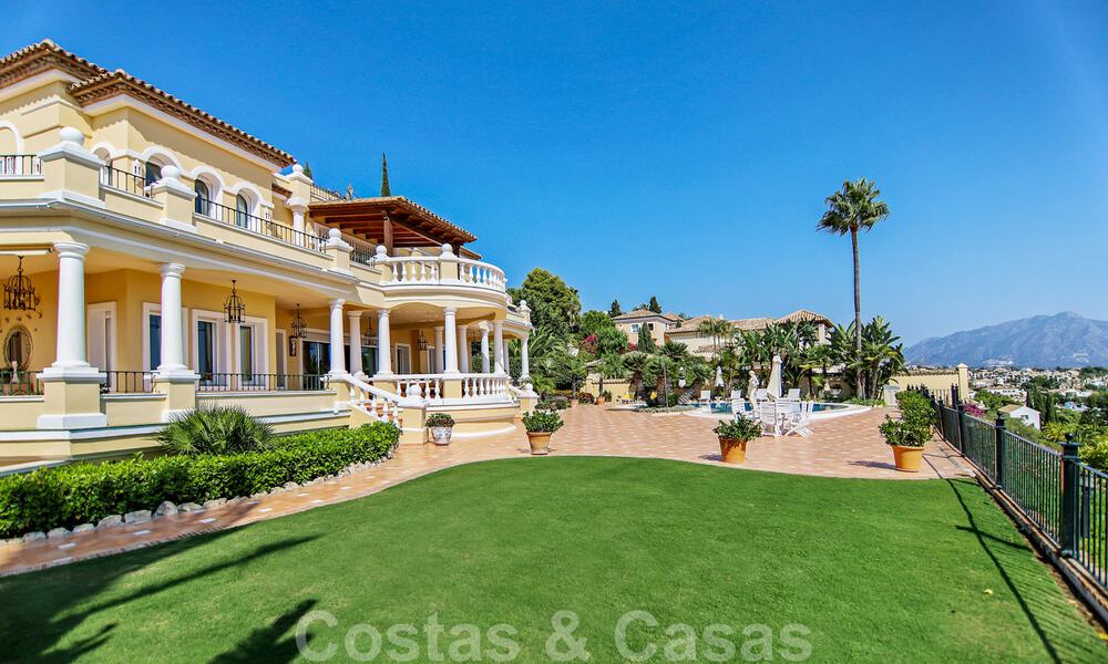 Lujosa villa de estilo clásico español en venta con vistas panorámicas al mar en Benahavis - Marbella 38768
