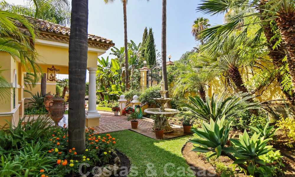 Lujosa villa de estilo clásico español en venta con vistas panorámicas al mar en Benahavis - Marbella 38772