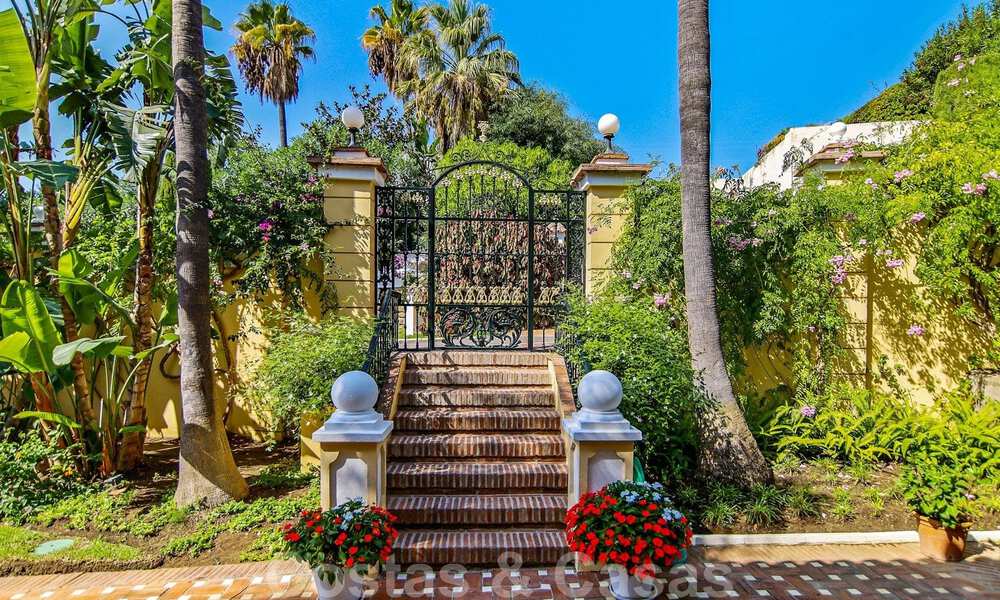 Lujosa villa de estilo clásico español en venta con vistas panorámicas al mar en Benahavis - Marbella 38774