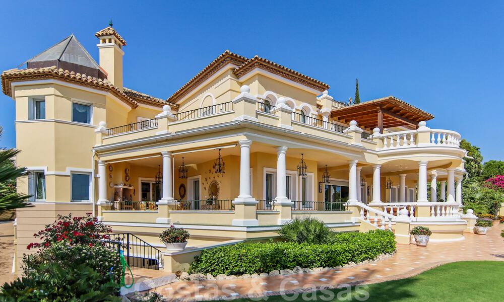 Lujosa villa de estilo clásico español en venta con vistas panorámicas al mar en Benahavis - Marbella 38777