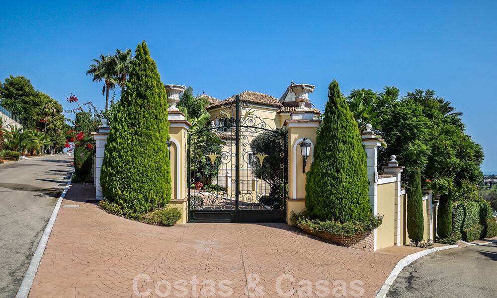 Lujosa villa de estilo clásico español en venta con vistas panorámicas al mar en Benahavis - Marbella 38779