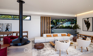 Espectacular villa de diseño con tejado verde en venta en la Milla de Oro de Marbella 38784 