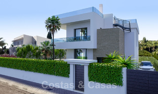 Moderna villa de lujo en venta en una exclusiva urbanización a un paso de la playa en la Milla de Oro de Marbella 38789 