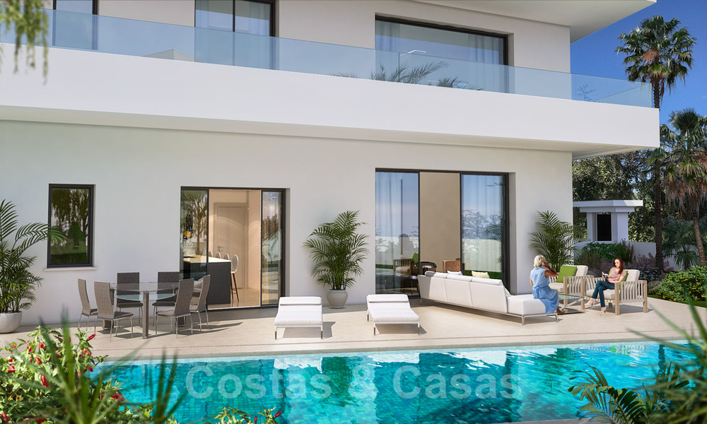 Moderna villa de lujo en venta en una exclusiva urbanización a un paso de la playa en la Milla de Oro de Marbella 38794