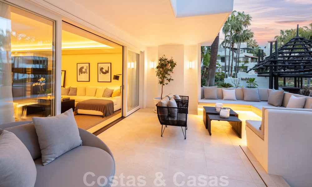Lujoso apartamento contemporáneo renovado con impresionantes vistas al jardín, en venta en Puente Romano - Milla de Oro de Marbella 38933