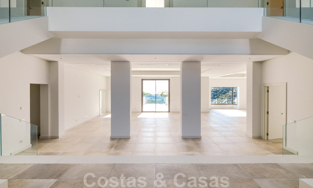 Majestuosa y contemporánea villa mediterránea de lujo en venta con vistas al mar en la exclusiva zona de El Madroñal en Benahavis - Marbella 38833