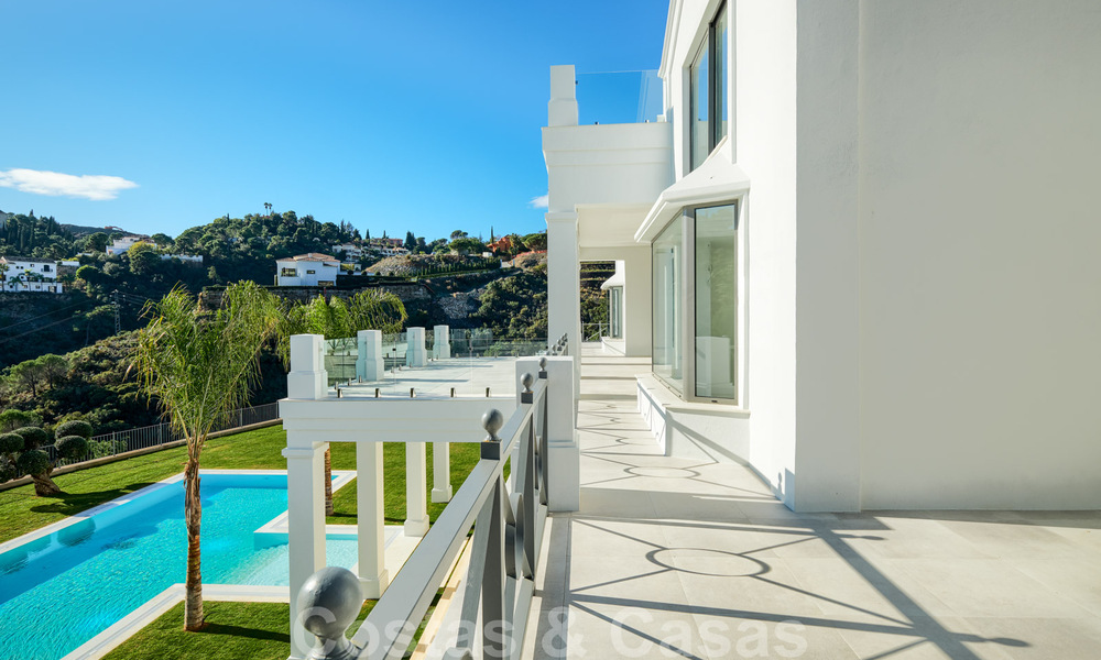 Majestuosa y contemporánea villa mediterránea de lujo en venta con vistas al mar en la exclusiva zona de El Madroñal en Benahavis - Marbella 38836