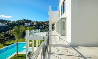 Majestuosa y contemporánea villa mediterránea de lujo en venta con vistas al mar en la exclusiva zona de El Madroñal en Benahavis - Marbella 38836 