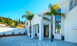 Majestuosa y contemporánea villa mediterránea de lujo en venta con vistas al mar en la exclusiva zona de El Madroñal en Benahavis - Marbella 38842 