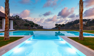 Majestuosa y contemporánea villa mediterránea de lujo en venta con vistas al mar en la exclusiva zona de El Madroñal en Benahavis - Marbella 38855 