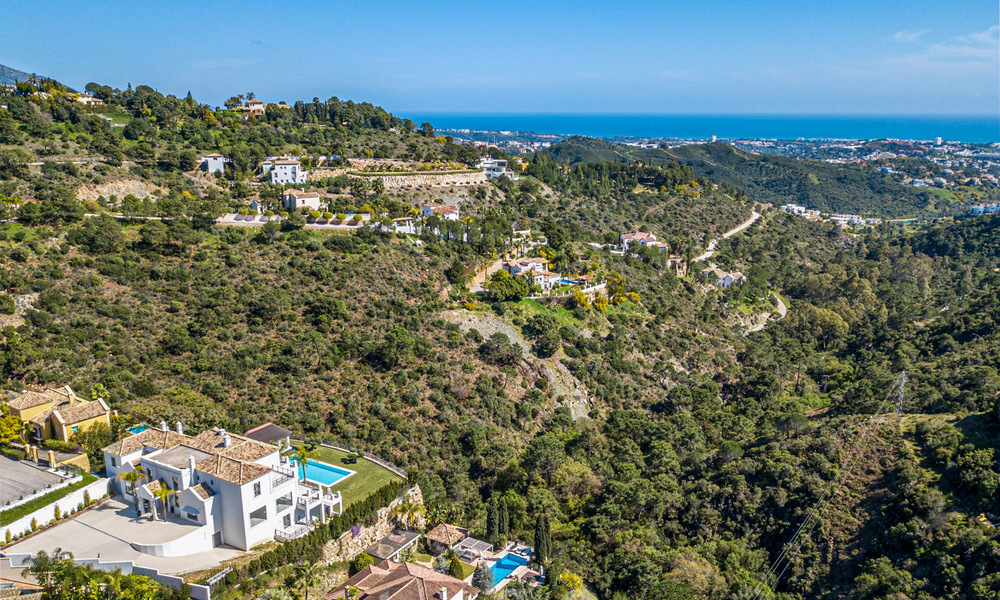 Majestuosa y contemporánea villa mediterránea de lujo en venta con vistas al mar en la exclusiva zona de El Madroñal en Benahavis - Marbella 38875