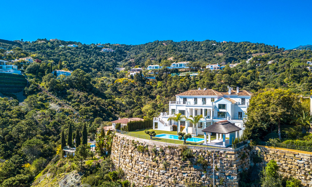 Majestuosa y contemporánea villa mediterránea de lujo en venta con vistas al mar en la exclusiva zona de El Madroñal en Benahavis - Marbella 38877