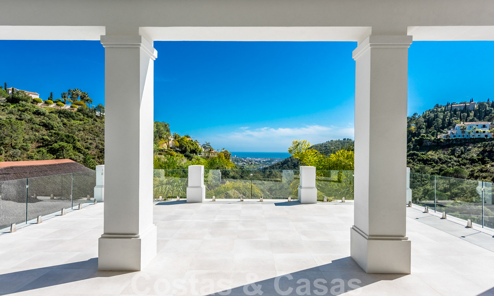 Majestuosa y contemporánea villa mediterránea de lujo en venta con vistas al mar en la exclusiva zona de El Madroñal en Benahavis - Marbella 38879