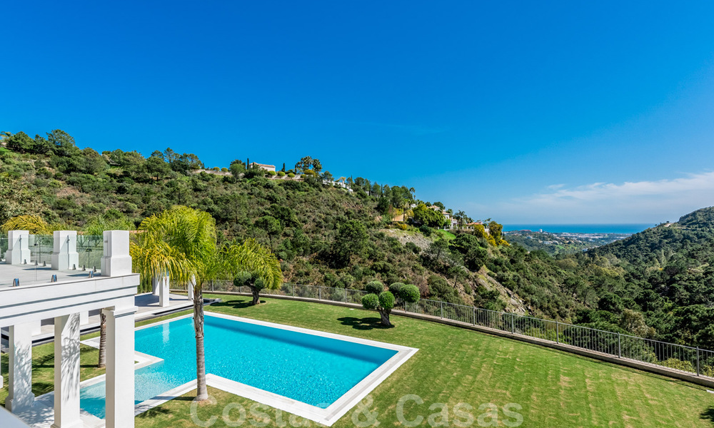 Majestuosa y contemporánea villa mediterránea de lujo en venta con vistas al mar en la exclusiva zona de El Madroñal en Benahavis - Marbella 38880
