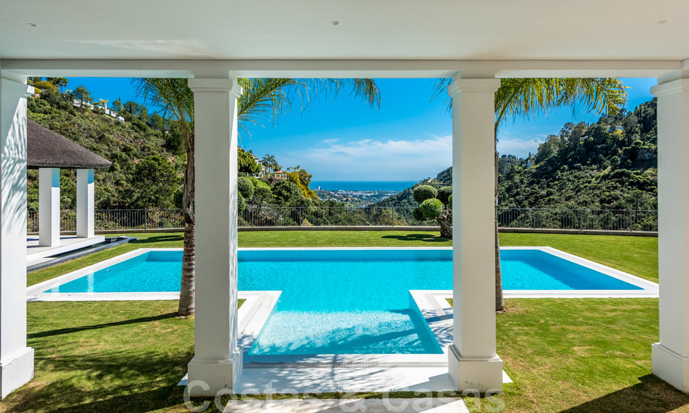 Majestuosa y contemporánea villa mediterránea de lujo en venta con vistas al mar en la exclusiva zona de El Madroñal en Benahavis - Marbella 38881