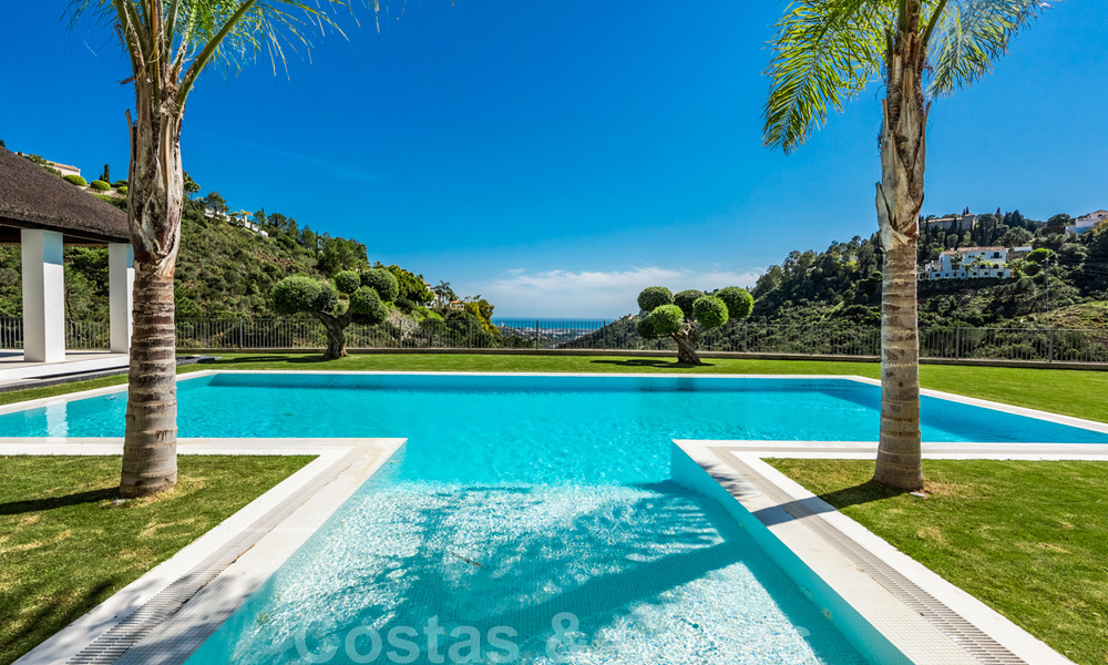 Majestuosa y contemporánea villa mediterránea de lujo en venta con vistas al mar en la exclusiva zona de El Madroñal en Benahavis - Marbella 38882