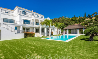 Majestuosa y contemporánea villa mediterránea de lujo en venta con vistas al mar en la exclusiva zona de El Madroñal en Benahavis - Marbella 38884 