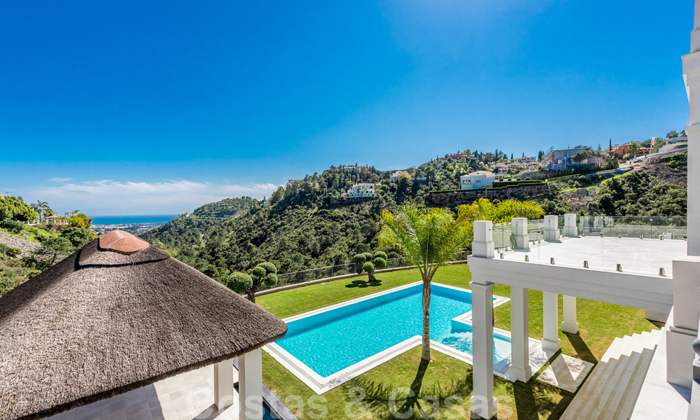 Majestuosa y contemporánea villa mediterránea de lujo en venta con vistas al mar en la exclusiva zona de El Madroñal en Benahavis - Marbella 38885